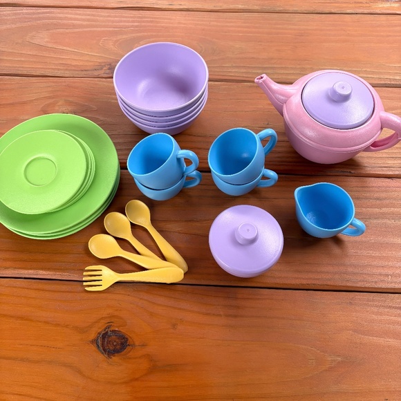 Green Toys Tea Kitchen Set, Plates, Bowls, Teapot, Spoons and Fork - Picture 2 of 11